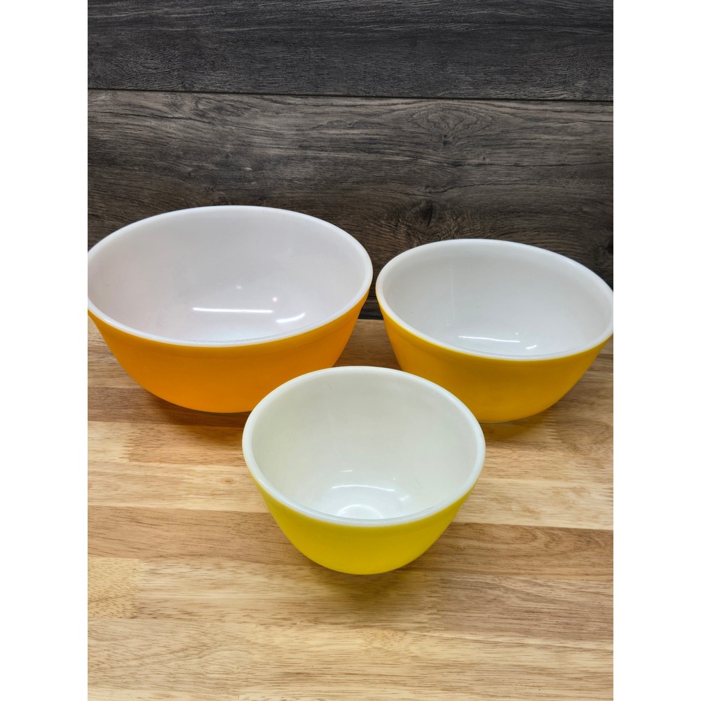 Vintage Pyrex Nesting Mixing Bowls Set of 3 Yellow Orange 401 402 403 Milk Glass